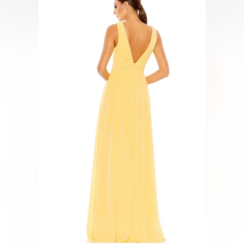 MAC DUGGAL chiffon lined gown, sz 2, new,No defects - Picture 2 of 9